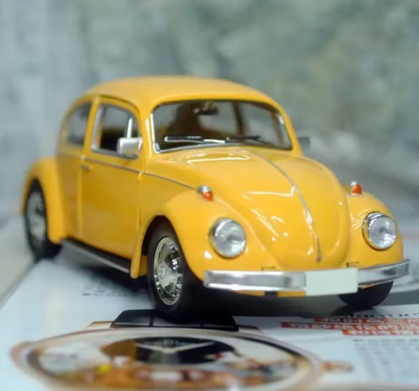 VW BEETLE DIE-CAST MINIATURE CAR