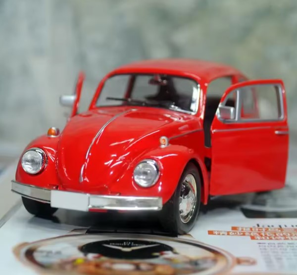 VW BEETLE DIE-CAST MINIATURE CAR